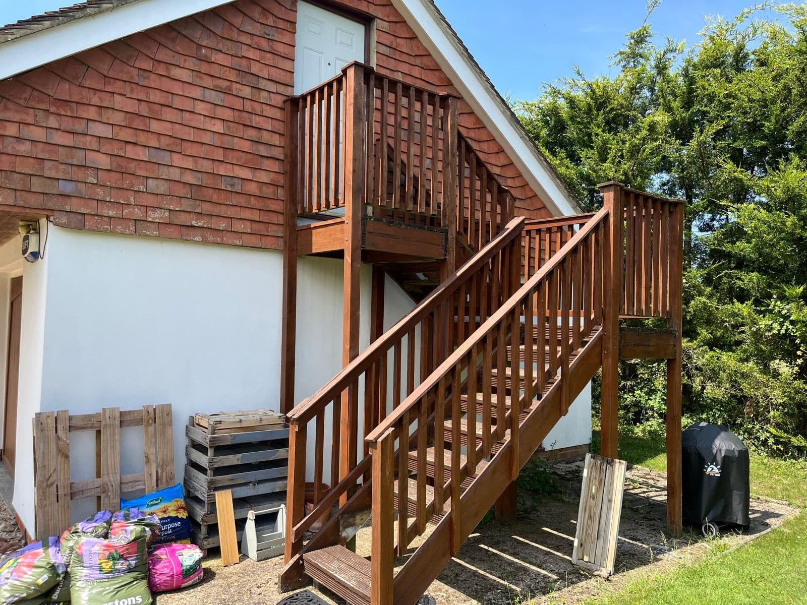 External staircase and landing, photograph 2