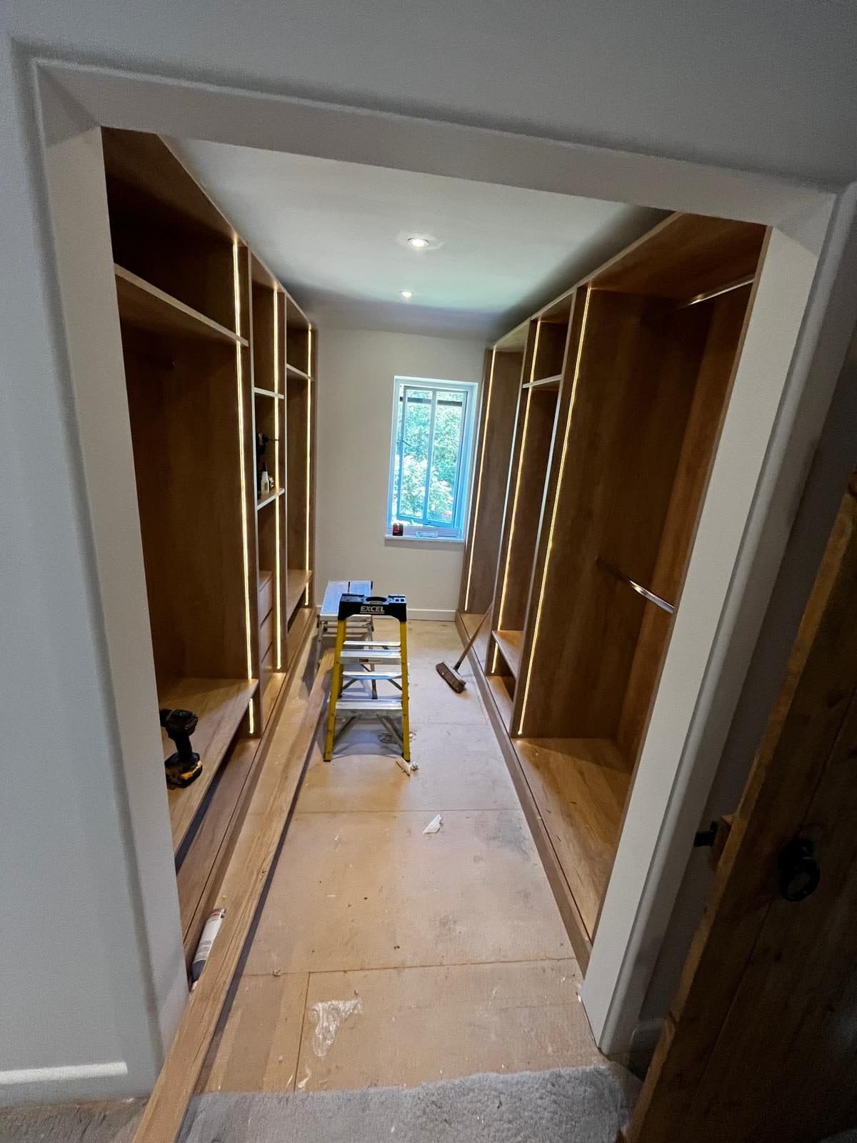 Fitted walk in wardrobe, photograph 14