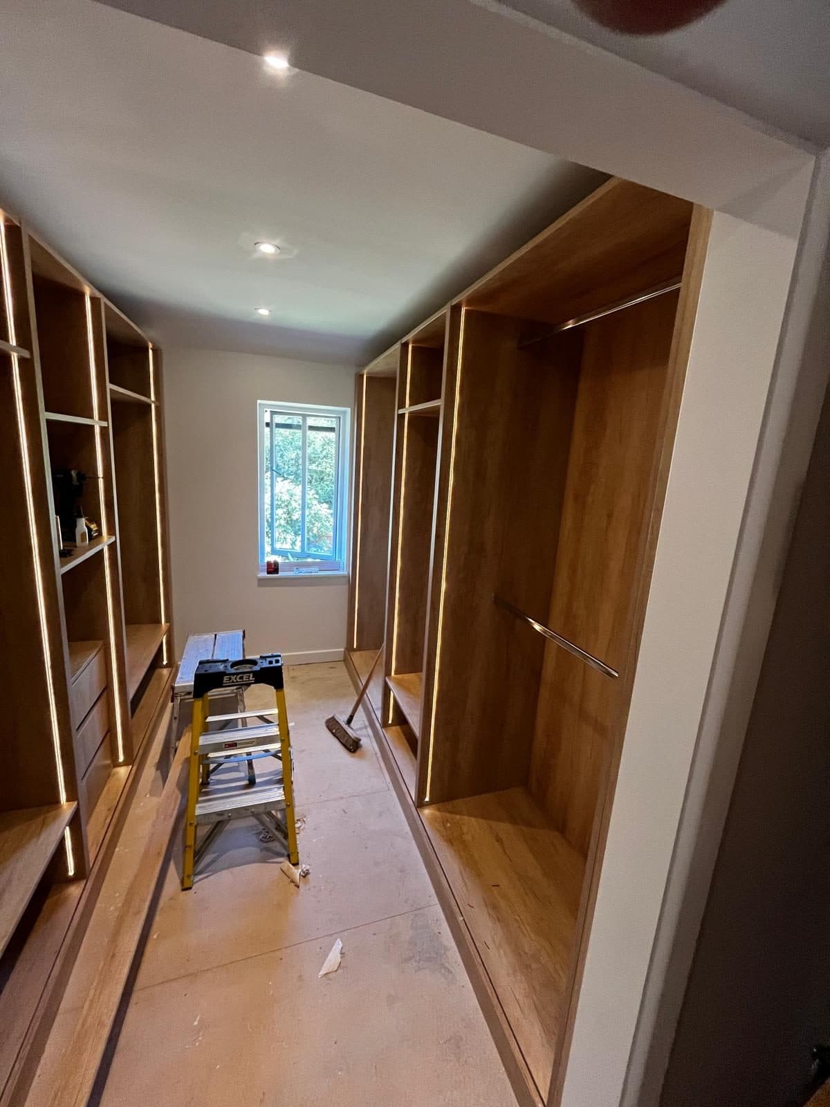 Fitted walk in wardrobe, photograph 15