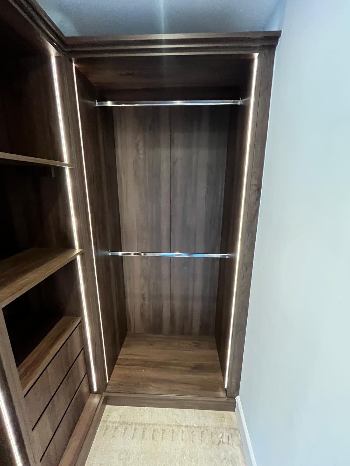Fitted walk in wardrobe, photograph 16