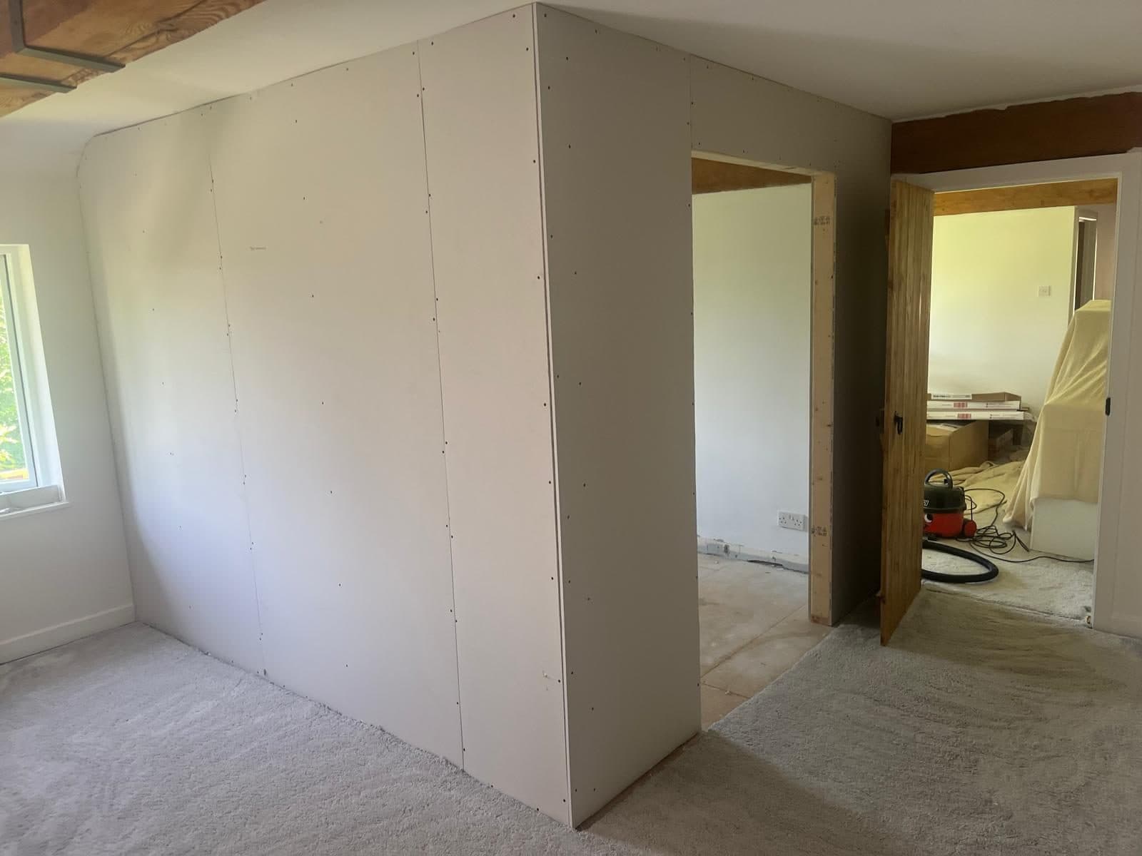 Fitted walk in wardrobe, photograph 4