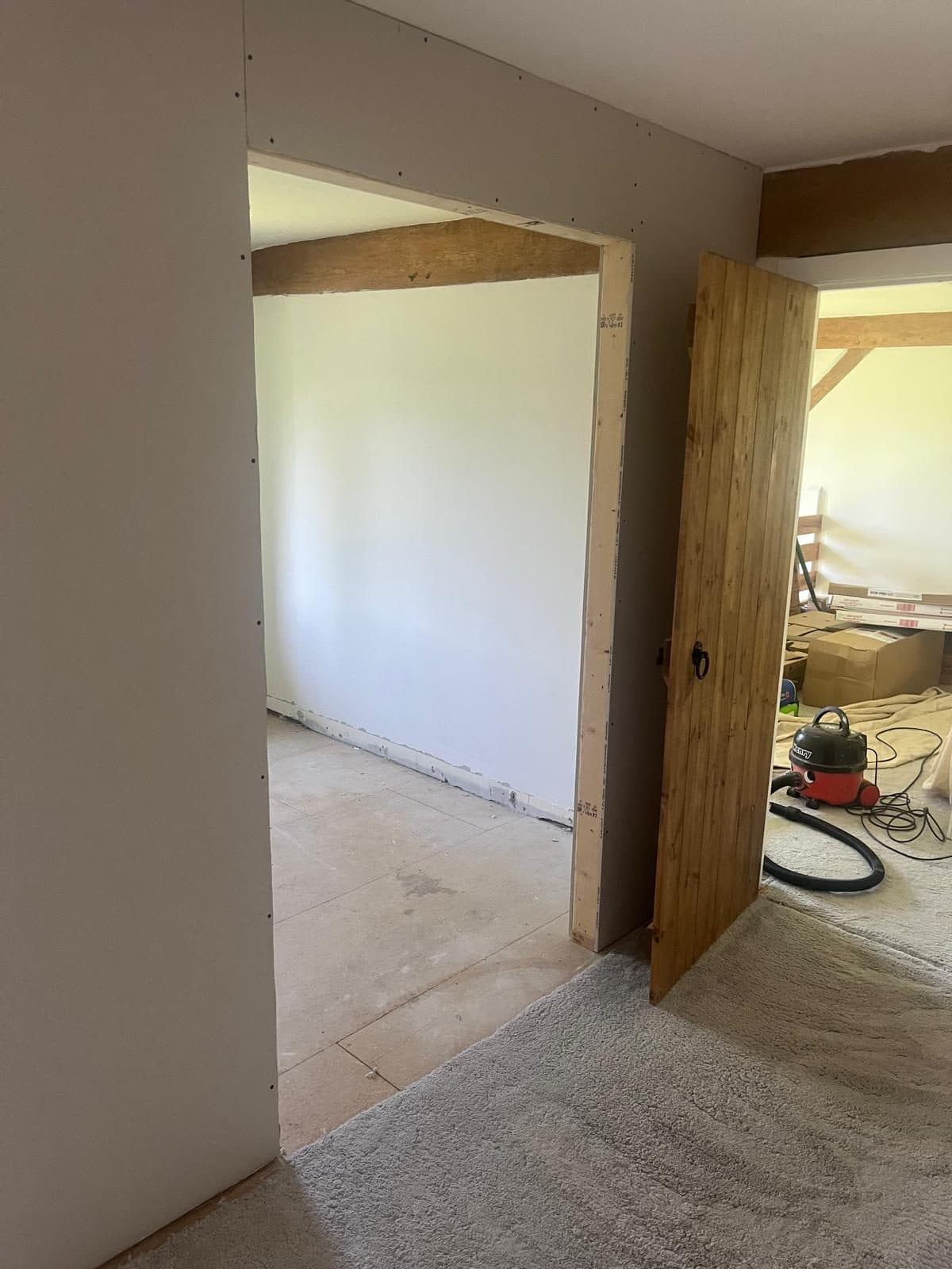 Fitted walk in wardrobe, photograph 5