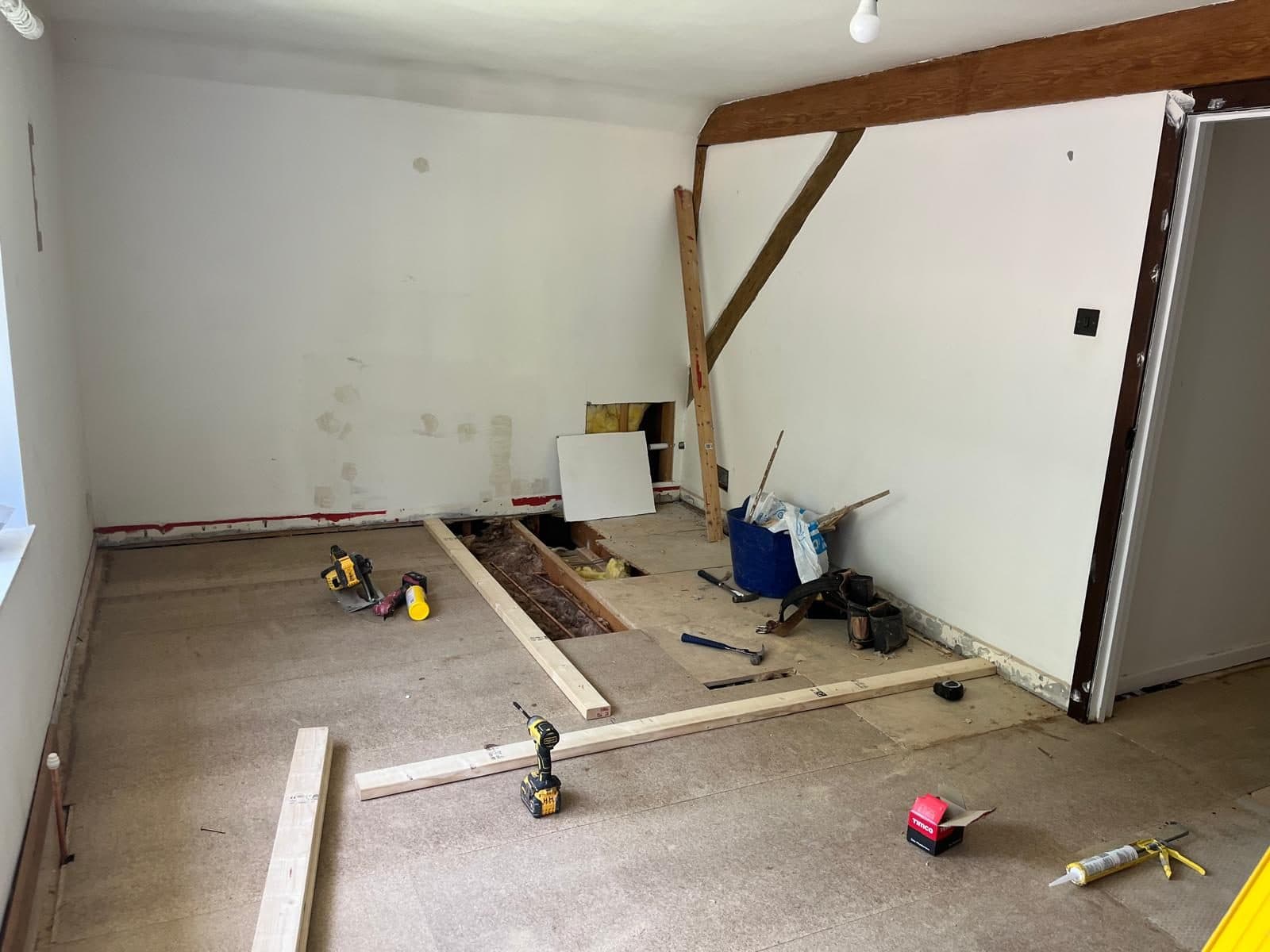 Fitted walk in wardrobe, photograph 6