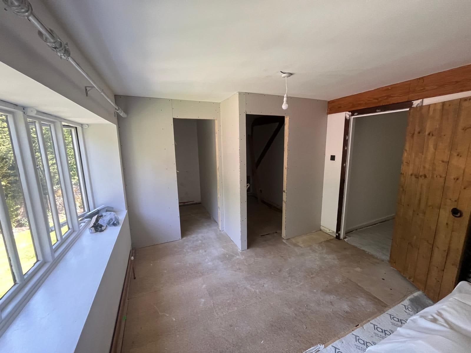 Fitted walk in wardrobe, photograph 7