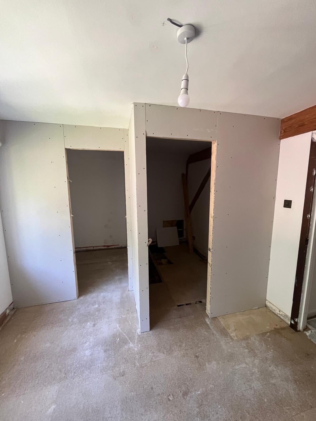 Fitted walk in wardrobe, photograph 8
