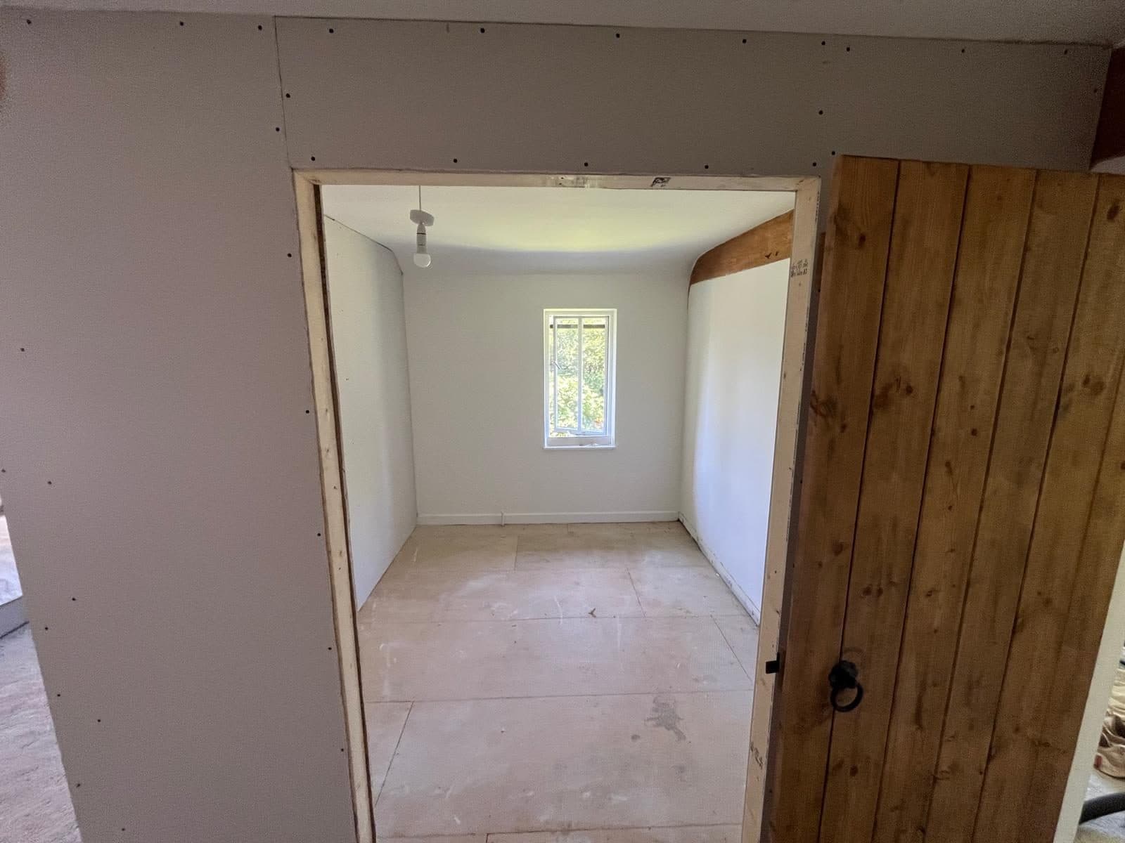 Fitted walk in wardrobe, photograph 9